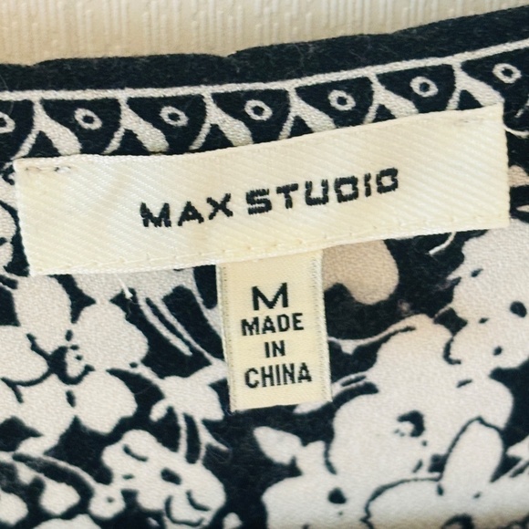 Max Studio Black and White Floral Flouncy Button Dress SZ Medium - Picture 5 of 9